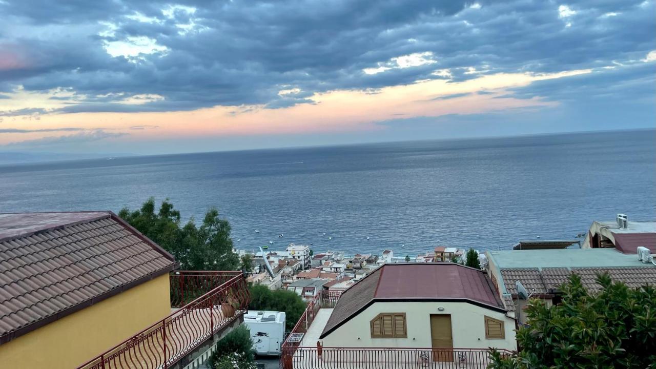 Baia Aurora Villa Letojanni Exteriör bild