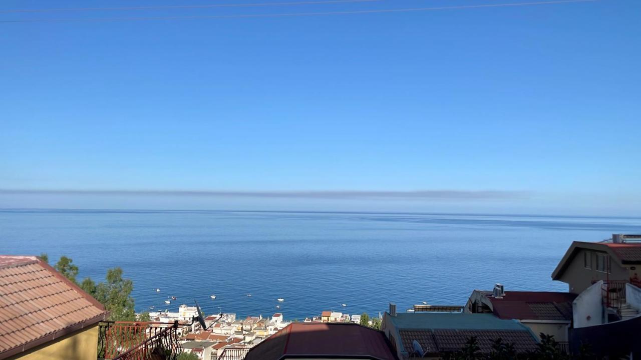Baia Aurora Villa Letojanni Exteriör bild