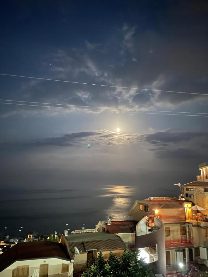 Baia Aurora Villa Letojanni Exteriör bild